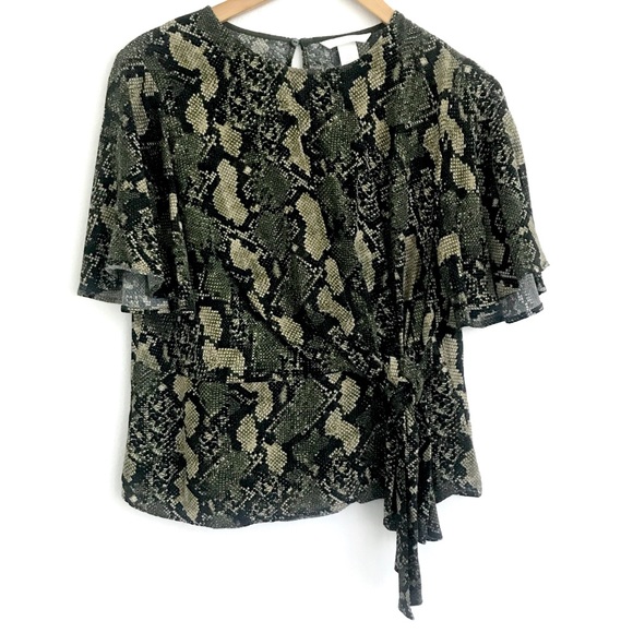 H&M Tops - H&M short sleeve snakeskin top